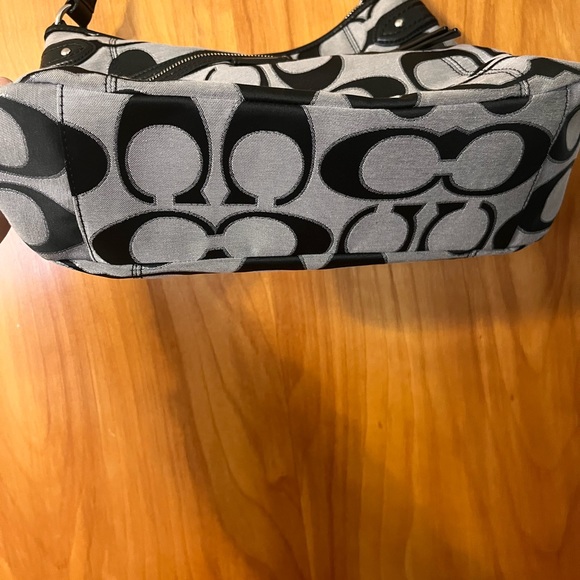 Coach, Excellent used condition, smoke free home - Picture 3 of 5